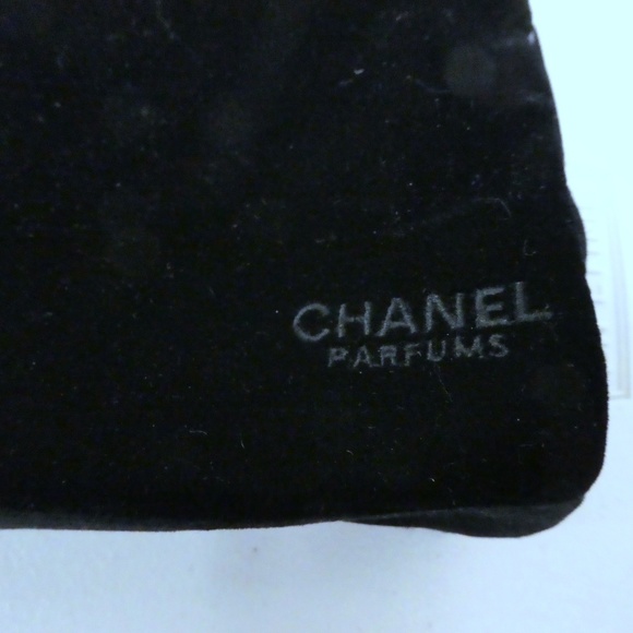 NEW CHANEL BLACK VELVET ZIP MAKEUP BAG LOGO LINED pouch - Picture 3 of 5